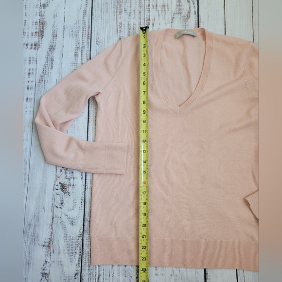 Everlane V Neck Cashmere Sweater Long Sleeve Light Blush Pink EUC - Picture 2 of 7